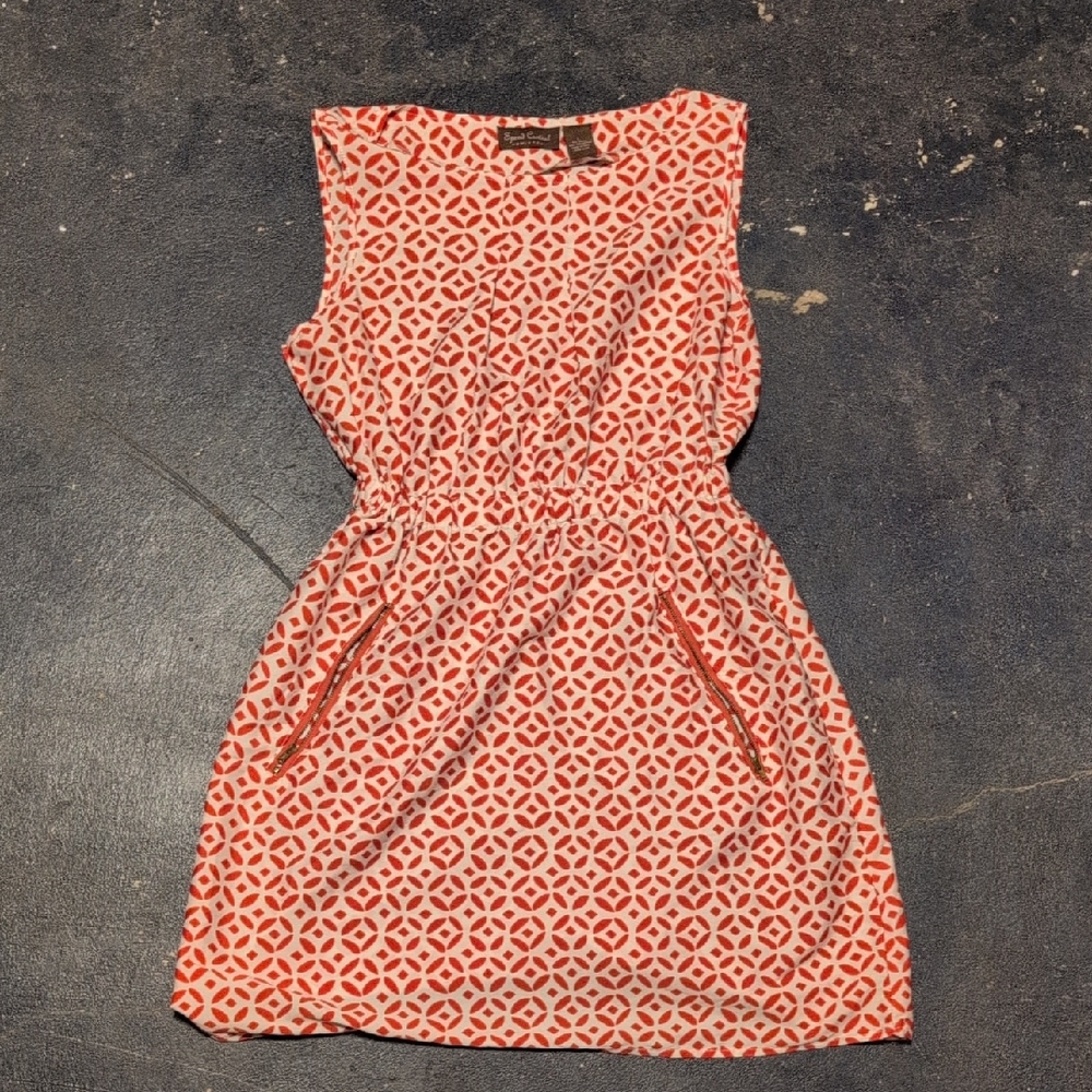 Chic Red Geometric Mini Dress